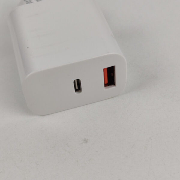 Carregador de Tomada USB-C e USB-A 30W