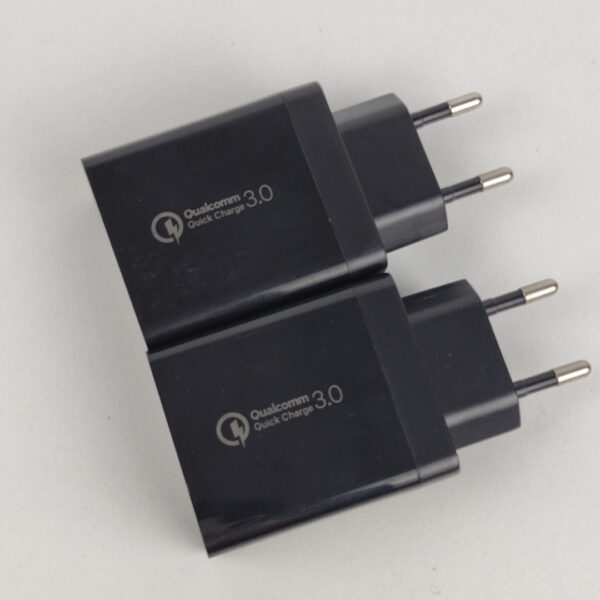 F126X3630_1782314614205_1 Carregador USB de Parede 4 Portas Quick Charge 3.0 33W
