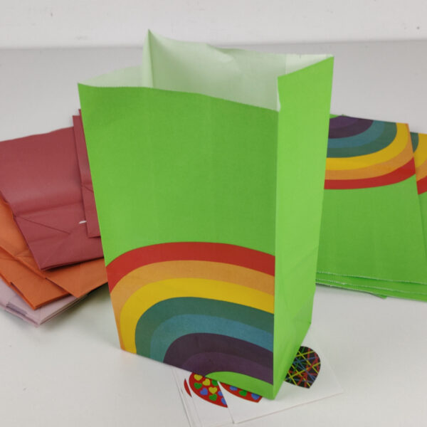 F126X3806_1782413793745_5.jpg Sacos de Papel Coloridos para Festa Com Autocolantes de Coração