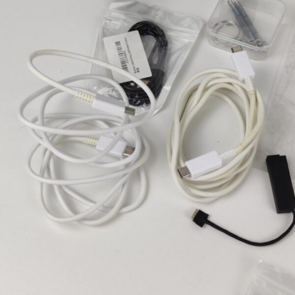 F126X3921_1782483909830_11.jpg Lote de Acessórios e Pequenos Artigos Eletrónicos Diversos