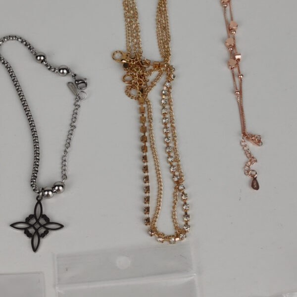Lote de Bijuteria Com Pulseiras Brincos e Colares