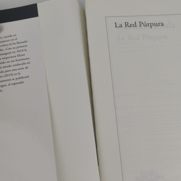 Livro Policial La Red Púrpura Espanhol - Carmen Mola