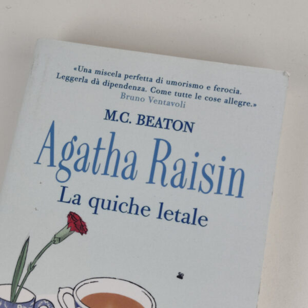 Livro Policial Agatha Raisin La Quiche Letale Italiano - M.C. Beaton