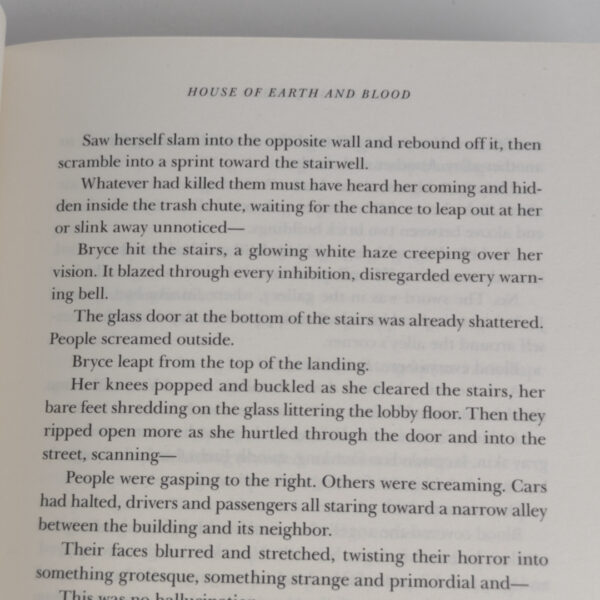 Livro Fantasia House Of Earth And Blood Inglês - Sarah J. Maas