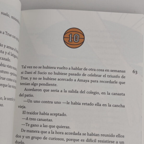 Livro Juvenil Los Trugos: El Enigma Del Trece Espanhol - Amaya Valdemoro e Nora Bucket