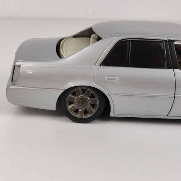 Carro Miniatura Cadillac Deville 2000 1:18 Maisto
