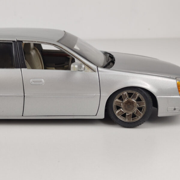 Carro Miniatura Cadillac Deville 2000 1:18 Maisto