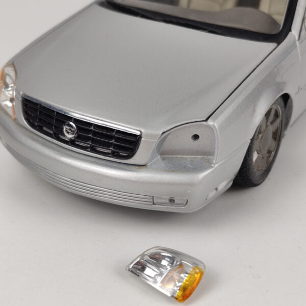 Carro Miniatura Cadillac Deville 2000 1:18 Maisto