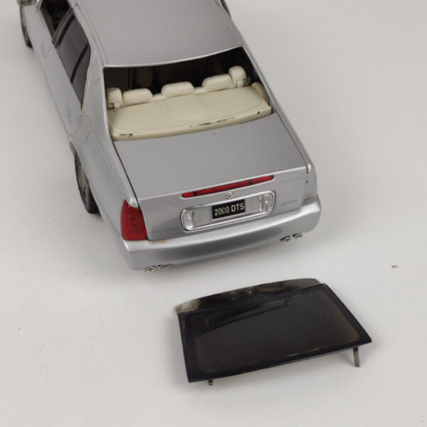Carro Miniatura Cadillac Deville 2000 1:18 Maisto