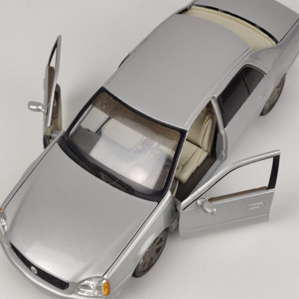 Carro Miniatura Cadillac Deville 2000 1:18 Maisto
